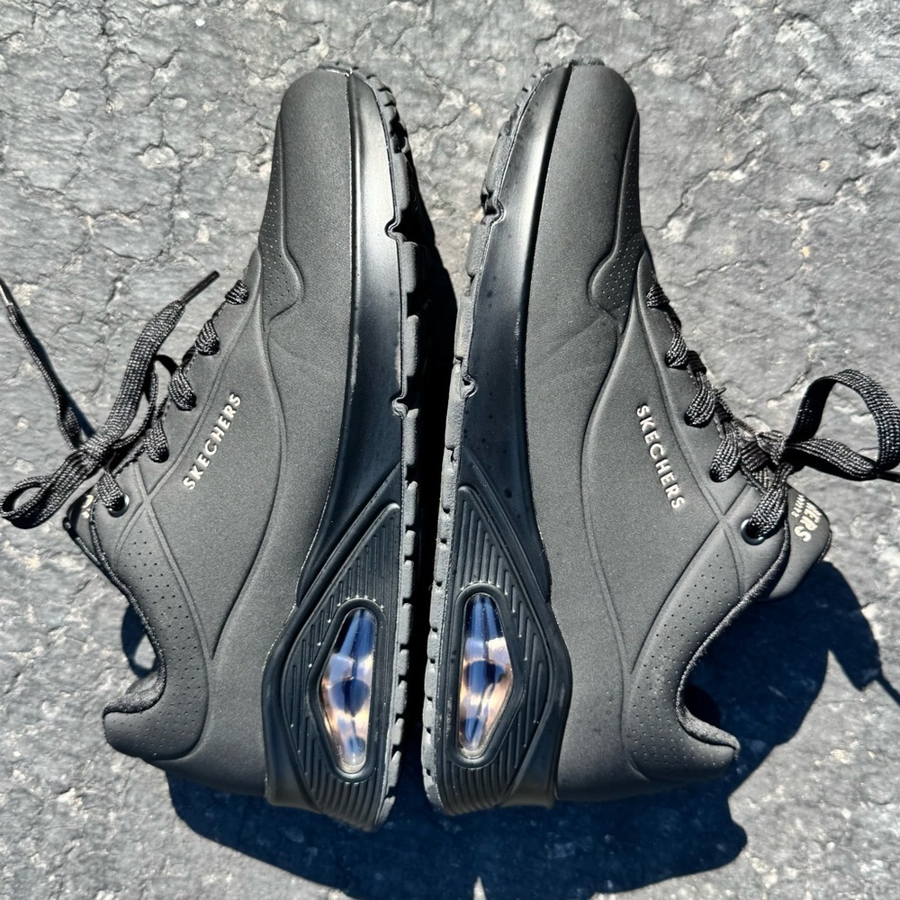 Skechers Street LA  Sneakers - Women’s 8.5. - Black - Stand On Air - Like new